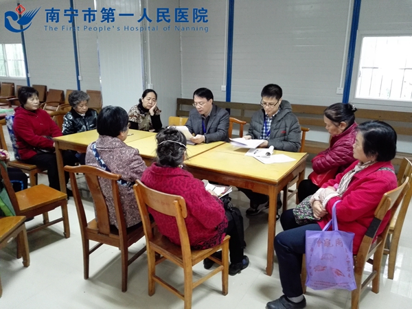 市一医院离退休党支部开展《自治区党委书记彭清华在南宁市工作座谈会上的讲话精神》学习活动