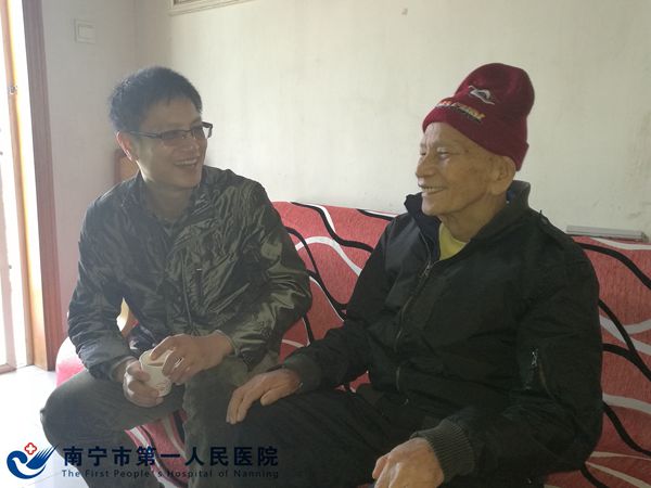 我院为90岁退休职工祝寿