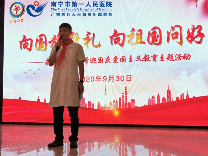  《向国旗敬礼，向祖国问好》我院抗疫英雄走进小学校园