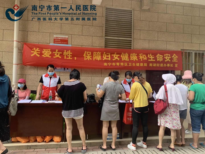 青年文明号志愿者服务队协助开展妇女免费“两癌”筛查工作