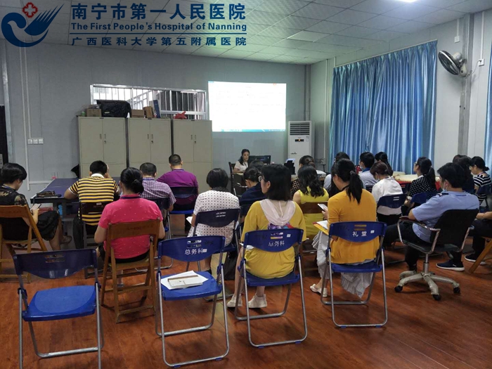 召开月绩效考核标准讨论会