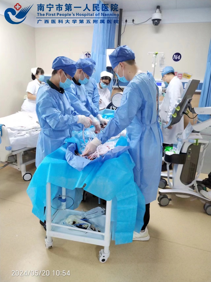 紧急救治显成效 多学科协作挽救患者生命