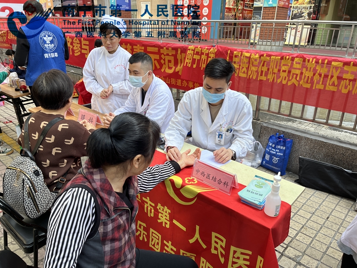 春暖三月学雷锋 志愿服务树新风