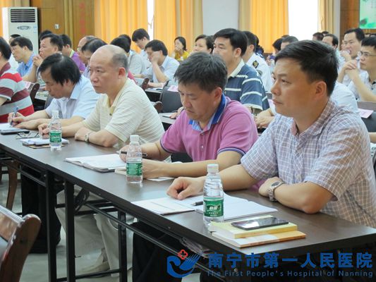 以身作则，领导带头听宣讲