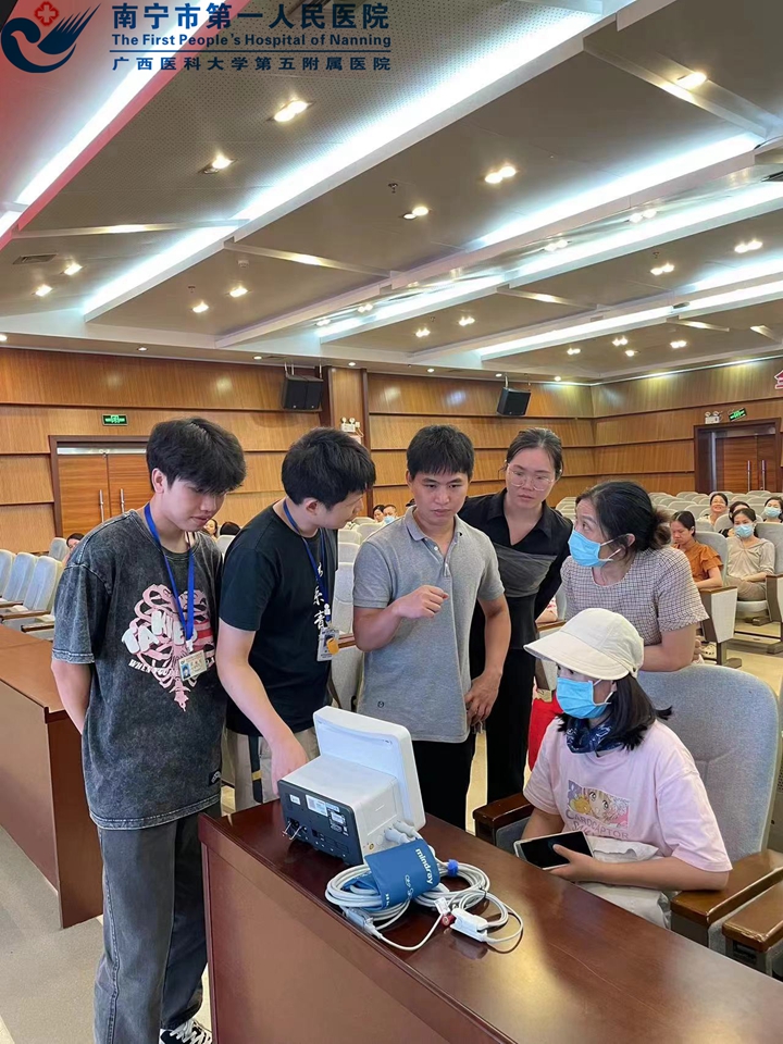 我院组织医疗器械不良事件上报及医用设备使用操作培训