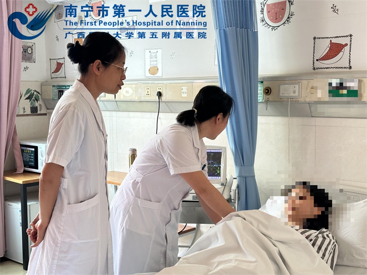 我院妇产科成功接生一名严重低体重儿