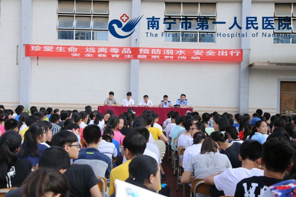 我院青年文明号集体走进校园开展急救知识培训活动