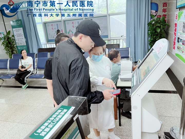【“改善群众就医体验”系列报道】一次挂号管三天，0元复诊真方便！我院推行新举措缓解看病难题