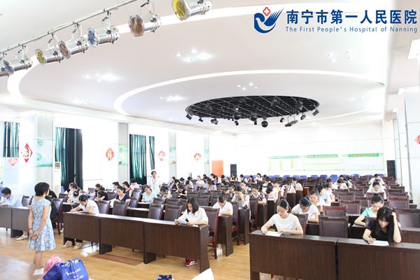 我院顺利完成2016年第三批检验、行政、护理人员招聘面试工作