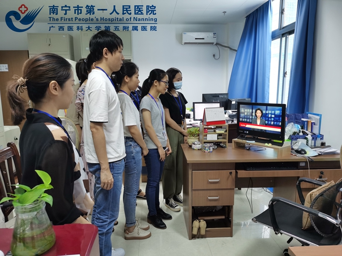 财务科组织人员观看全国抗击新冠肺炎疫情表彰大会