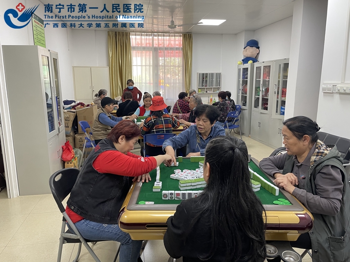 市一医院组织 “庆三八”离退休女职工麻将比赛