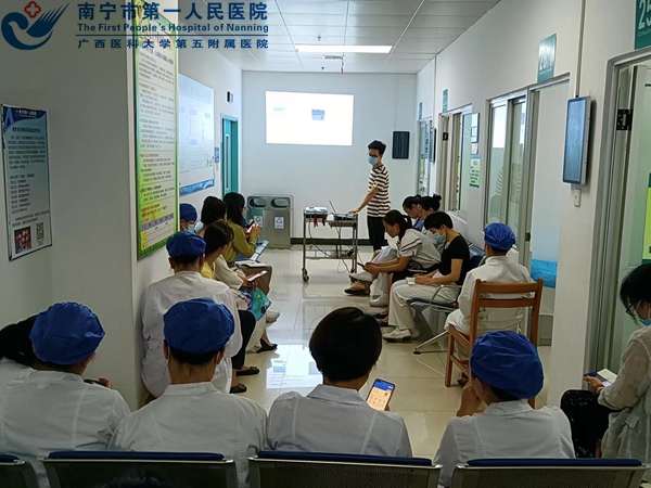 门诊部召开互联网升级培训会