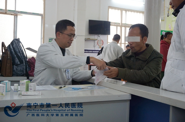 我院专家三赴里当瑶族乡持续开展在册重性精神障碍患者免费复诊及赠药活动