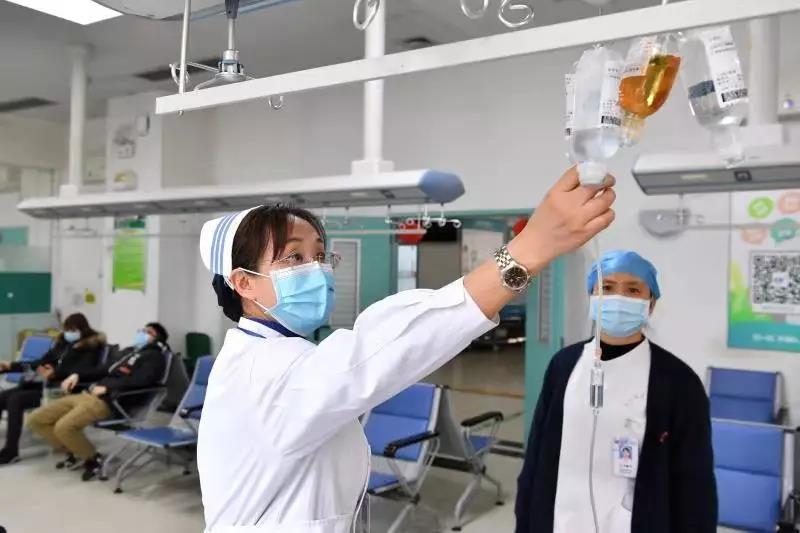 面对疫情，他们是夫妻，更是“战友”……