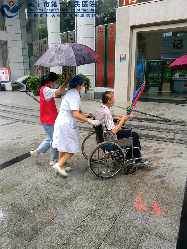 穿上“红马甲”，最美是你们！