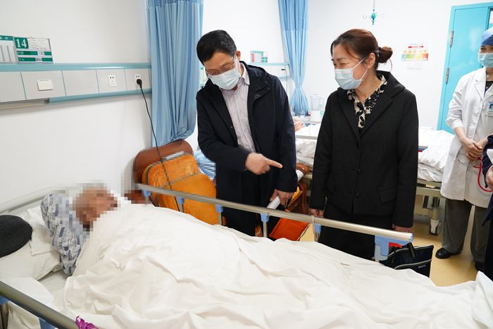 年终检查明长短 力促医保新发展 ——南宁市医保局到我院开展2019年度医保年终检查工作