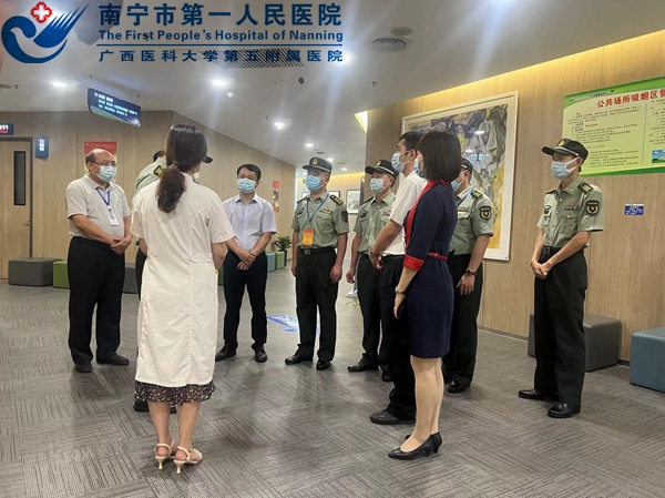 征兵体检进行时 优秀青年向军营