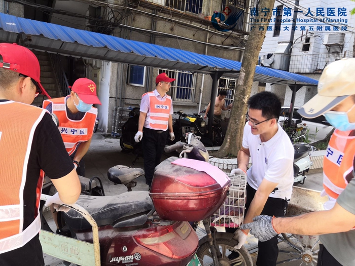 “爱护环境卫生，共创文明城市”，我们在行动——我院党支部联合开展志愿服务活动