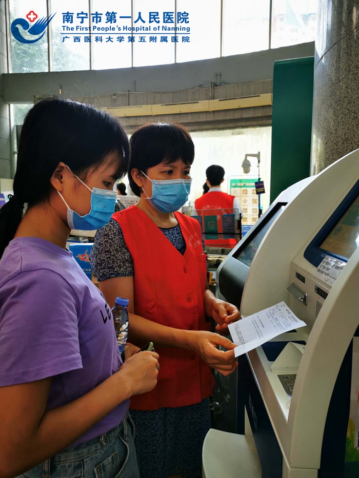 创建全国文明城 我院离退休志愿者在行动