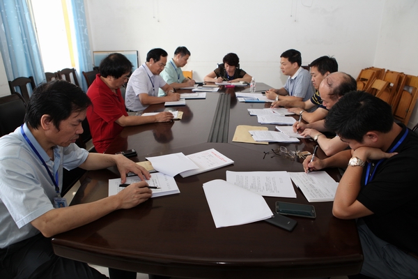 围绕典型案例 深刻剖析“四风”问题