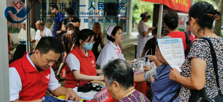 “健康早市”进公园 贴心服务到身边