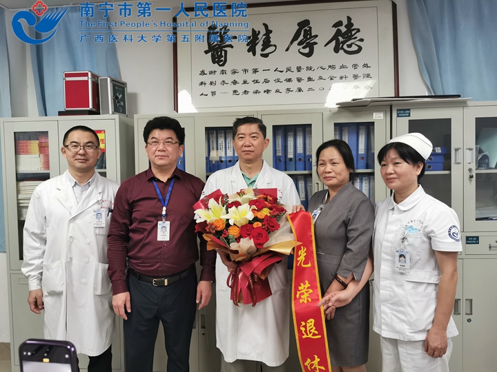 退而不休耕深细 臻于至善护心门——南宁市第一人民医院工会慰问退休返聘专家刘永春