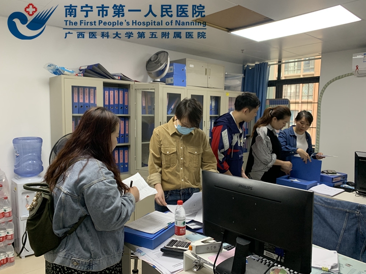 我院财务管理中心对通福、桂雅社区开展财务检查