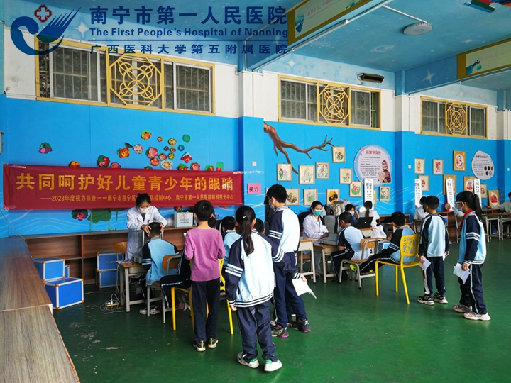 2023年阳春三月视光行-—南宁市第一人民医院眼视光中心在邕宁区9个校园开展视力筛查及科普活动
