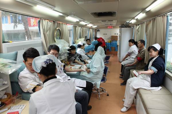  南宁市第一人民医院开展“仁爱百年 血脉相承”主题献血活动