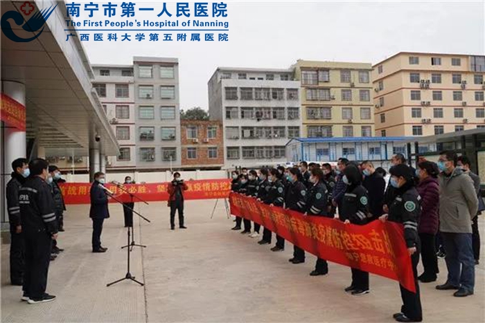 我看不清你的脸，但我知道你在拼尽全力守护我