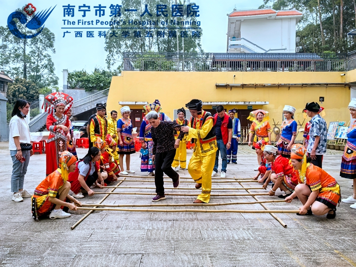 情暖三月三，爱在养老院