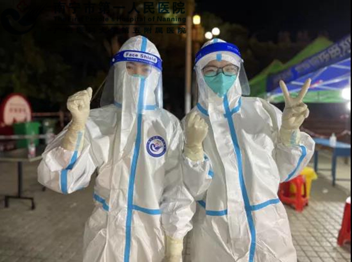 在防城港核酸采样前线“市一人”滚烫的心温暖了寒冬