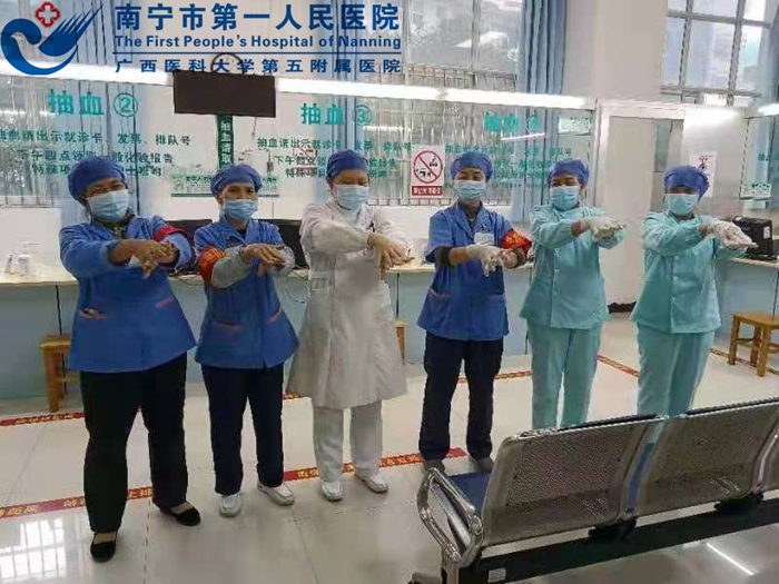 门诊部强化培训保洁员感控知识