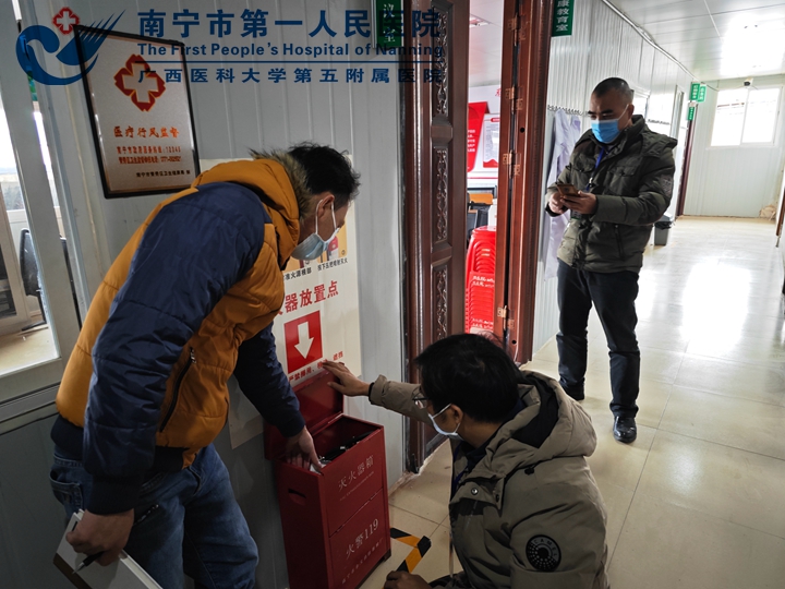 市一医院医疗集团管理中心到成员单位开展春节前安全生产大检查