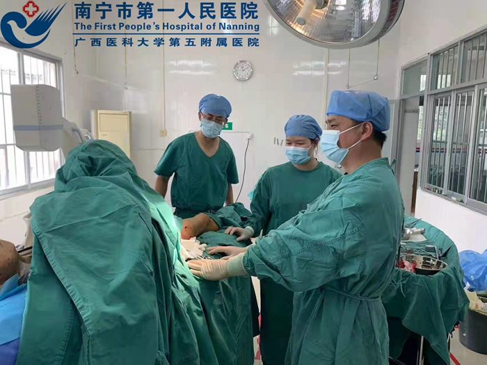 南宁市第一人民医院五塘分院完成94岁高龄老人股骨颈骨折手