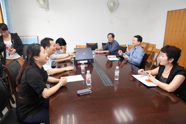 南宁市第一人民医院开展“交流经验 共同推进党的群众路线教育实践活动”座谈会