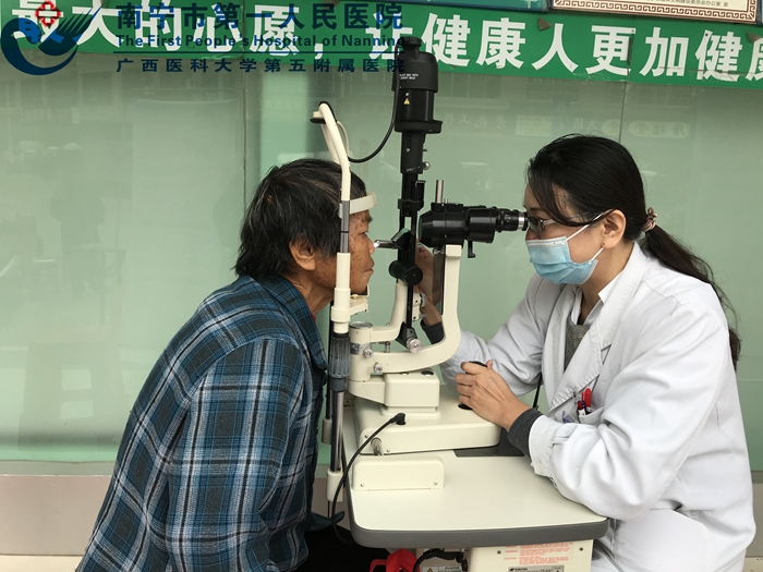 眼科义诊进乡镇 健康服务暖人心