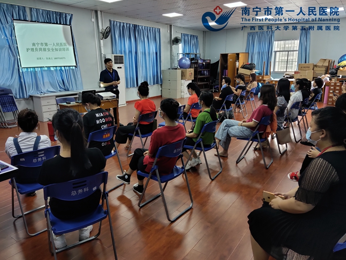 我院开展对实习生、陪护人员岗前安全知识培训