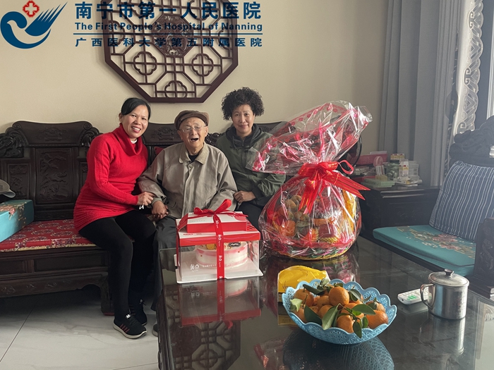 为离休老干部过生日送祝福