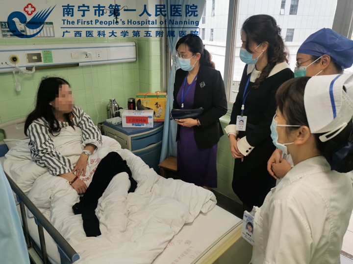 情系女职工 诚挚暖人心 我院工会组织慰问患病住院女职工