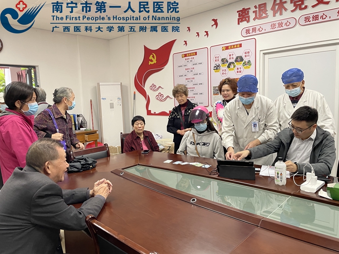 离退休管理科为退休人员开通社保卡金融功能提供便利